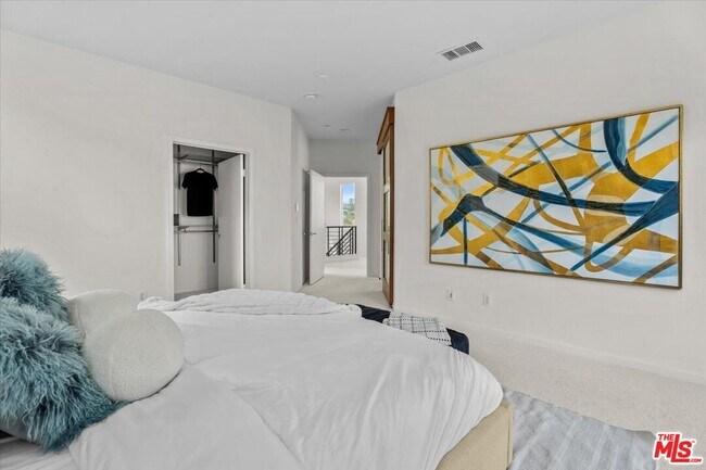 Building Photo - 13027 Bluff Creek Dr