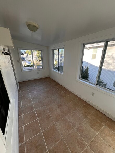 sunroom / mudroom - 311 Waverley Ave