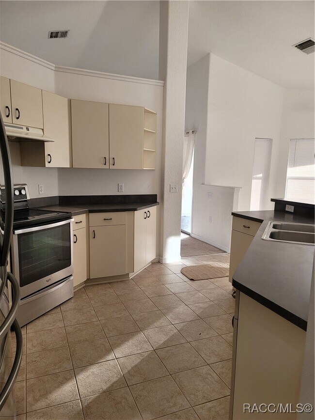 Building Photo - 2122 SW 153rd Loop