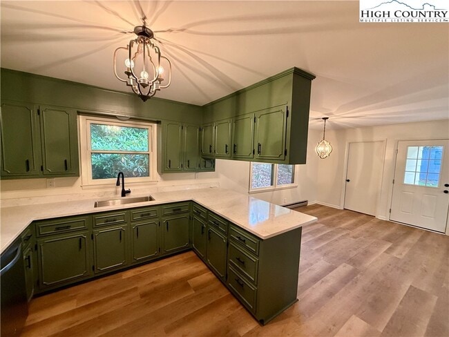 Building Photo - 130 Maple Dr