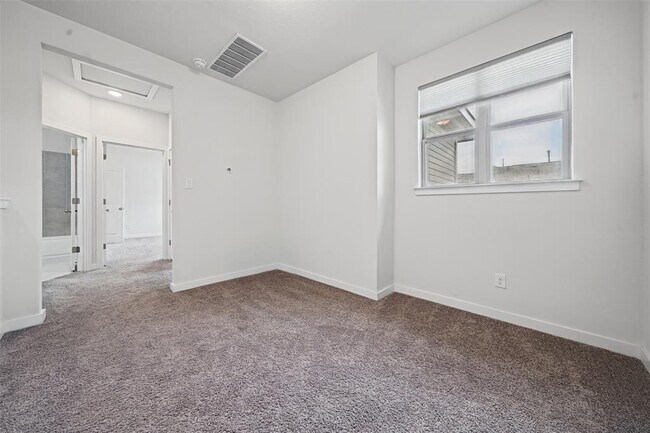 Building Photo - 2500 Forest Creek Dr