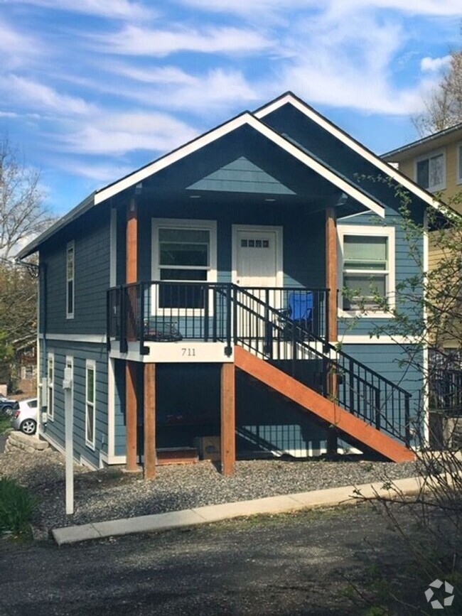 Building Photo - PRELEASING for Early September 2025! 6 bed...