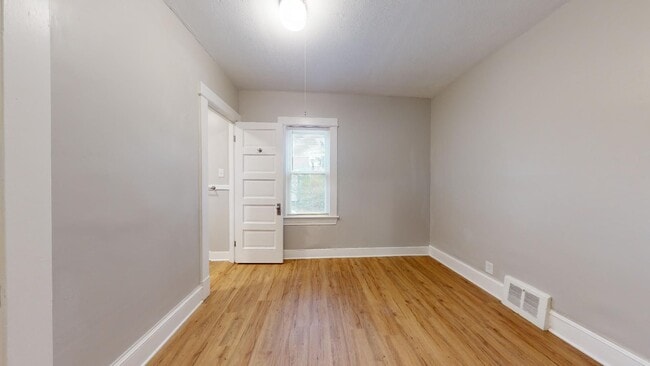 Building Photo - 4420 Bush Ave