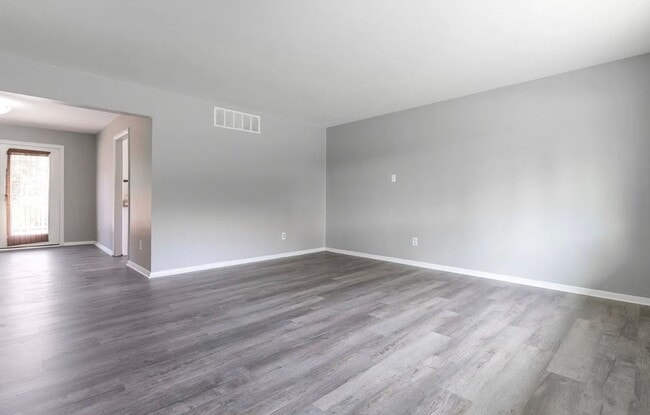 Building Photo - Charming 5 Bedroom/3 Bathroom Home with Large Finished Basement in Catonsville, MD!