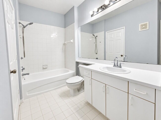 Building Photo - 615-304 Fairway Dr.