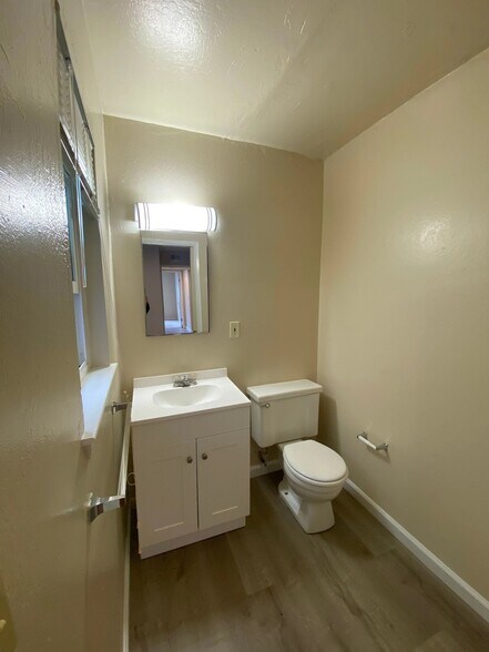 Half bath - 428 89th St