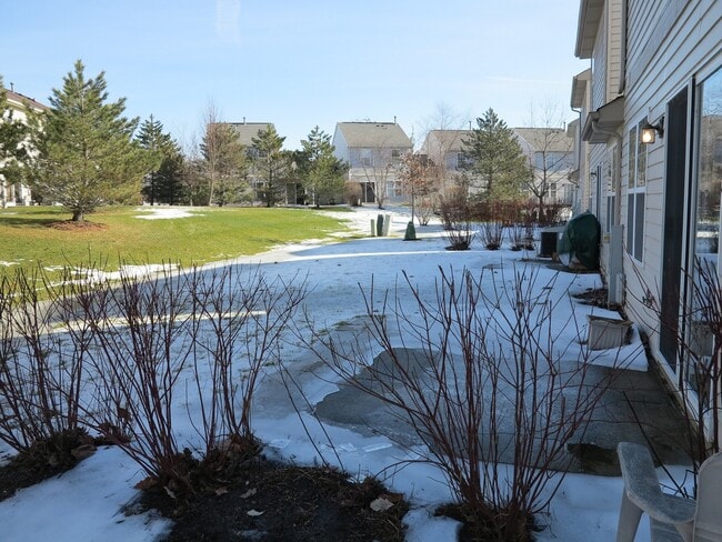 Building Photo - 1227 N Village Dr