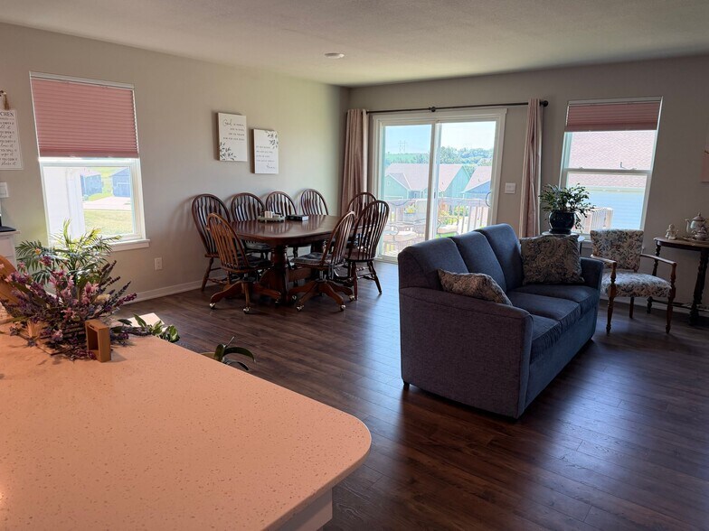 Building Photo - 4423 Schilling Dr
