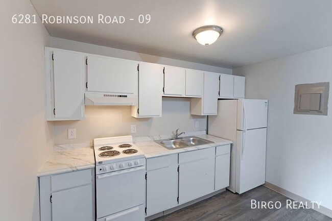 Building Photo - Renovated 1 Bed / 1 Bath APARTMENT in LOCK...