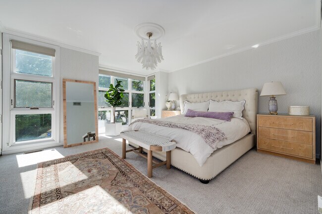 Building Photo - 2389 N Wayne Ave