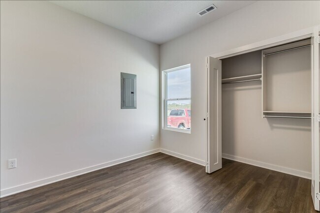 Building Photo - Beautiful Four Bedroom, Two Bathroom