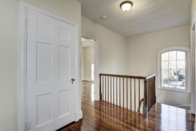 Building Photo - 4910 Hillbrook Ln NW