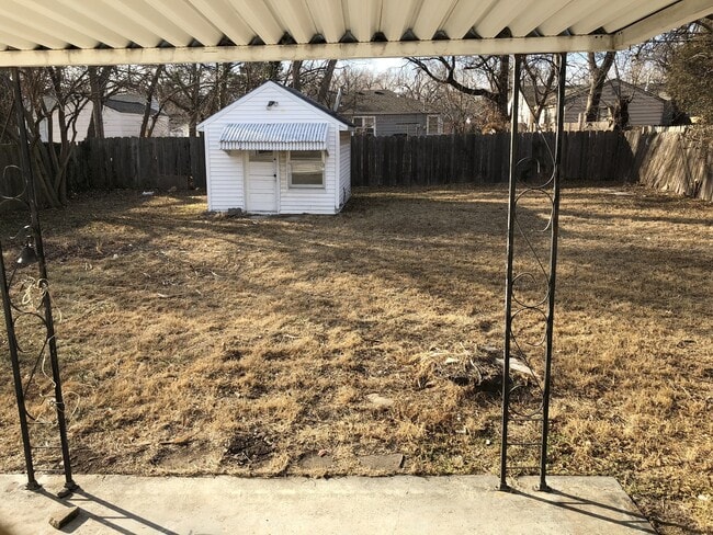 Building Photo - 1819 S Roanoke Dr