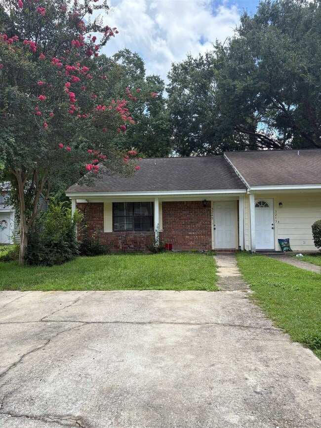 Building Photo - 3245 Mound Dr