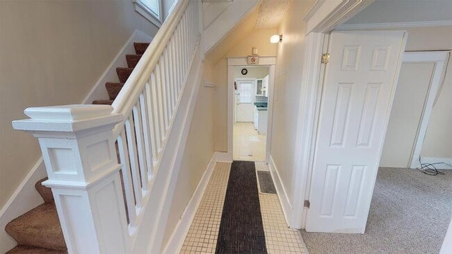 Building Photo - 822 Dewey Ave