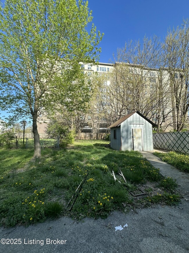 Building Photo - 2411 S 5th St