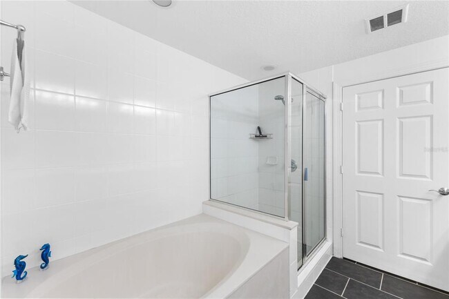 Building Photo - 800 N Tamiami Trl