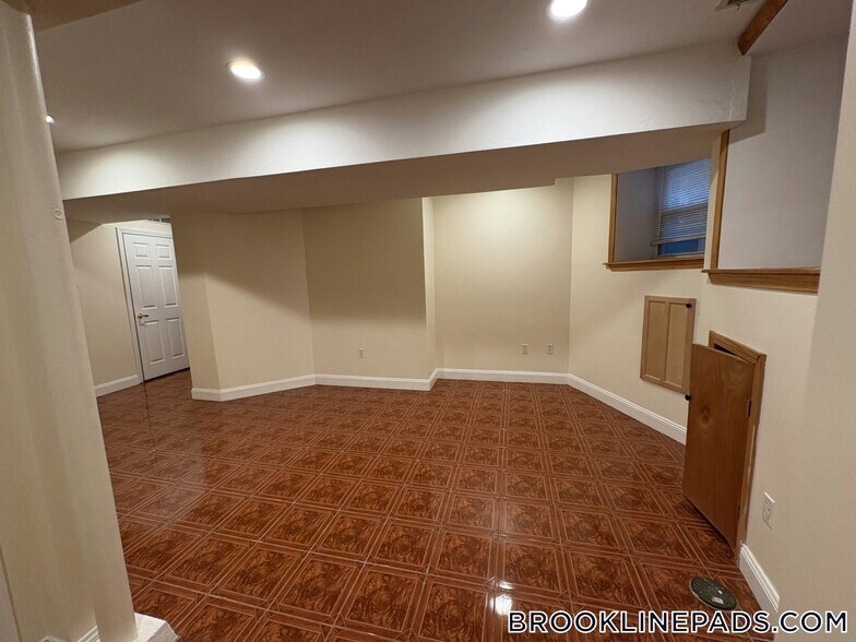 Building Photo - 191 Winthrop Rd