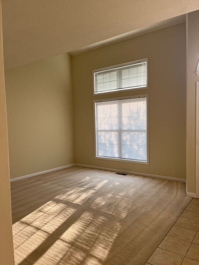 Building Photo - 494 Radcliff Dr
