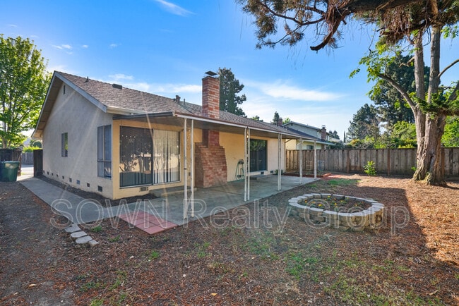 Building Photo - 36845 Reynolds Dr