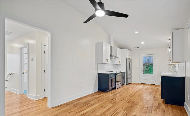 Building Photo - Stunning Home for Rent Minutes from Biltmo...