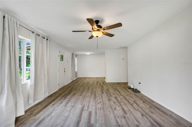 Building Photo - 4130 Lake Saunders Dr