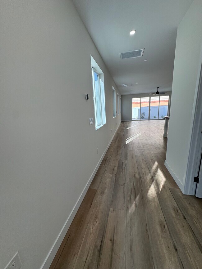 Building Photo - 258 Donax Ave