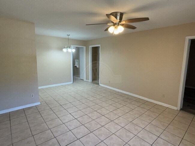 Building Photo - 1802 Poage Ave