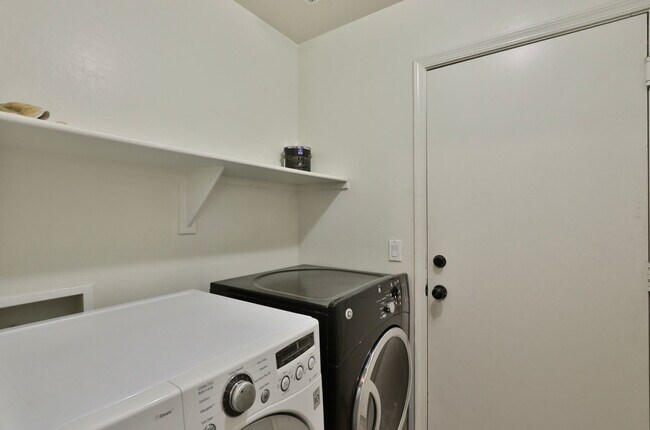 Building Photo - Beautiful Gilbert 3 bed/ 3 bath in Gilbert's The Gardens Community