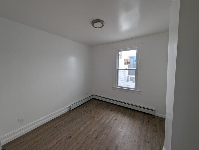 Building Photo - 1109 Adriatic Ave