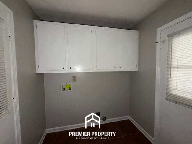 Building Photo - 3712 Covington Pike