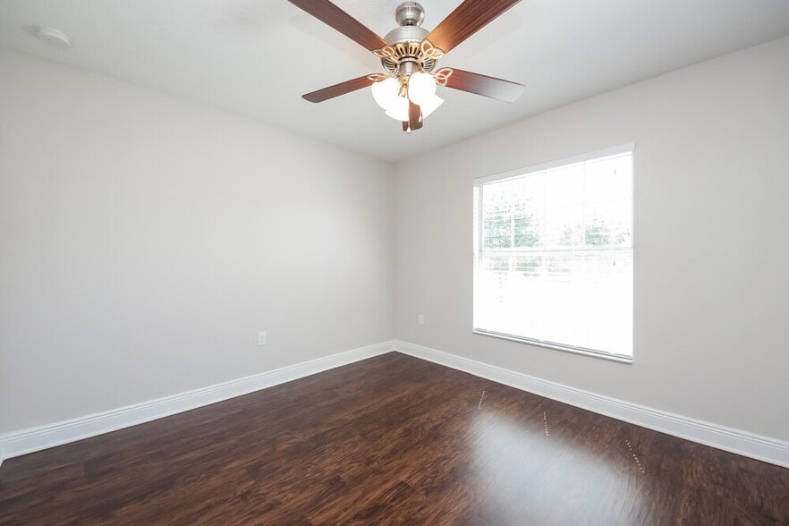 Building Photo - 3633 Doe Run Dr