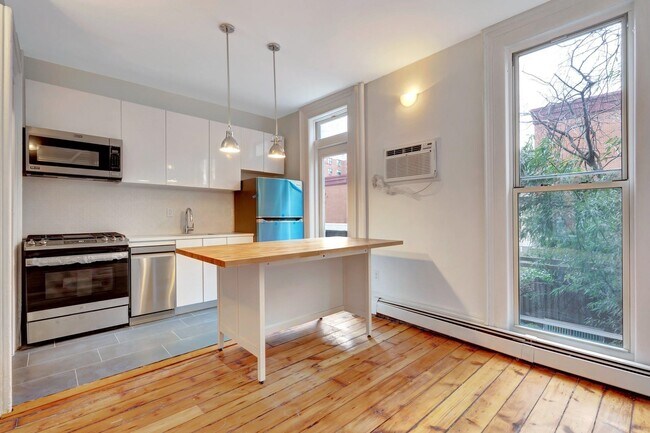 Building Photo - 520 Manila Ave