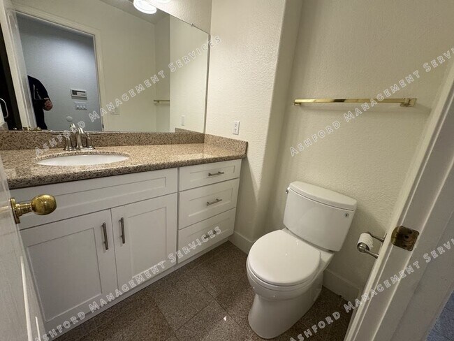 Building Photo - BEAUTIFUL 3 BEDROOM 3 BATHROOM HOME IN GAI...