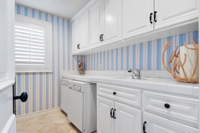 Building Photo - 1514 E Oceanfront