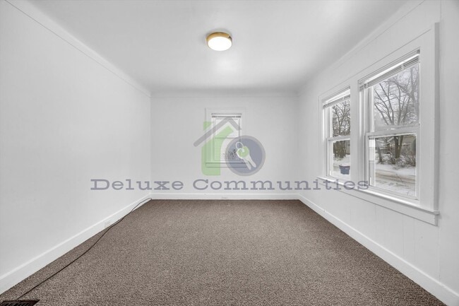 Building Photo - GORGEOUS 4 BEDROOM HOME!!! Available NOW- Month to month lease only!