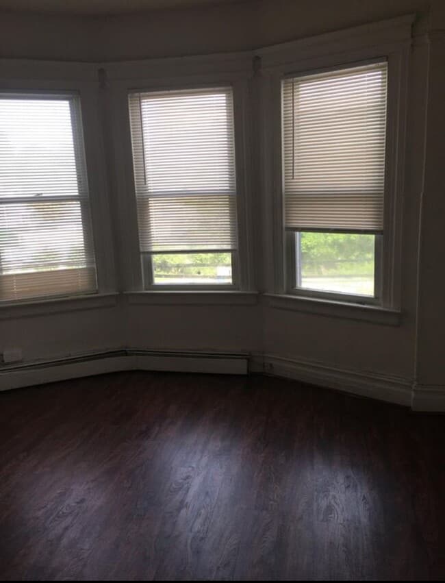 Building Photo - 151 Smith St