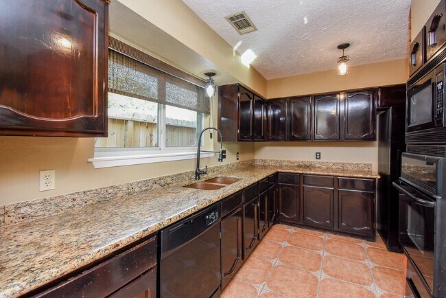 Building Photo - 12402 Amado Dr