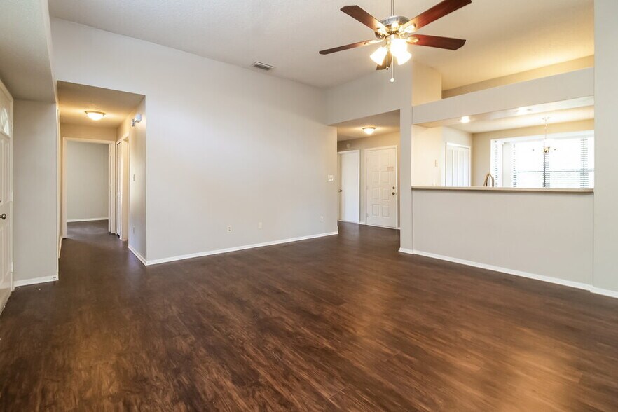 Building Photo - 1063 Alpug Ave