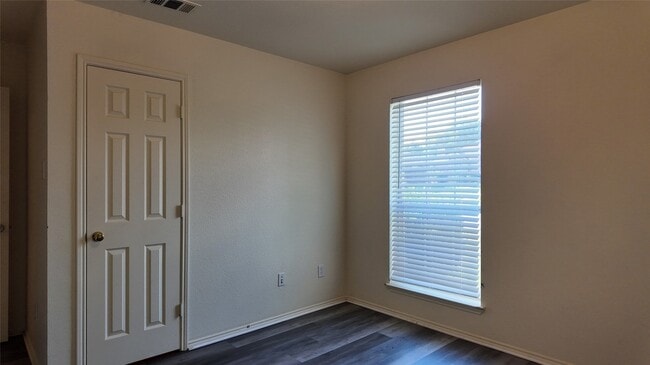 Building Photo - 3316 Bluegrass Dr