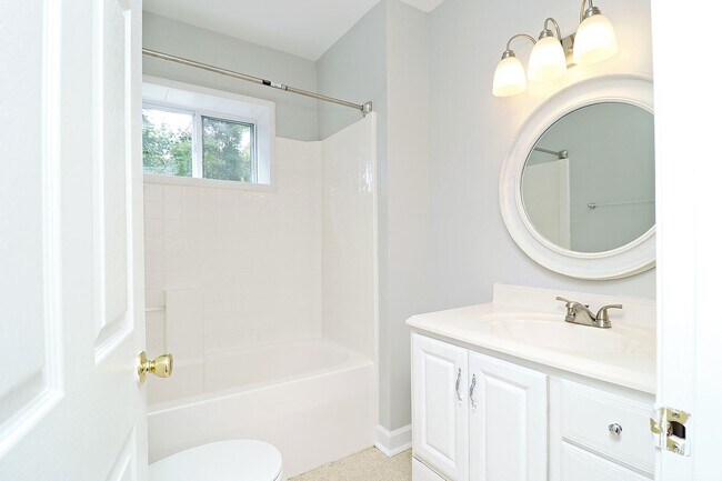 Building Photo - Convenient to Rt 29 & The Shops at Stonefield