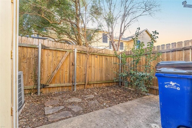 Building Photo - 11901 Swearingen Dr