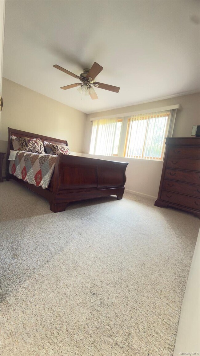 Building Photo - 9 Florus Crom Ct