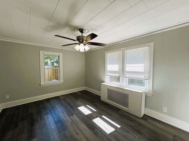 Building Photo - Bright & Spacious 3-Bed Home in Euclid