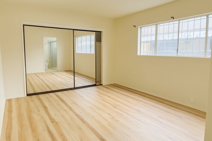 Building Photo - 548 Hyde Park Pl