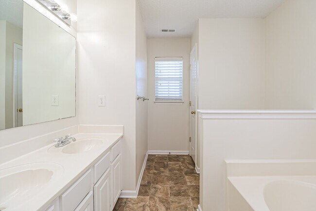 Building Photo - 11925 Misty Pine Ct