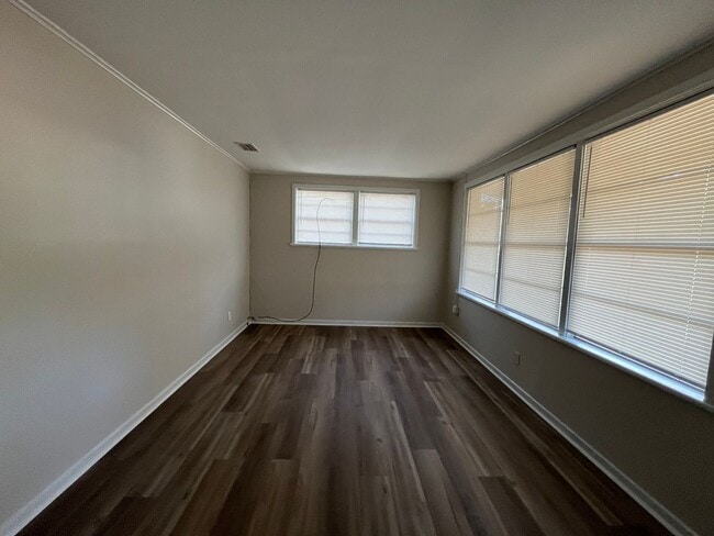 Building Photo - 2108 Robin St