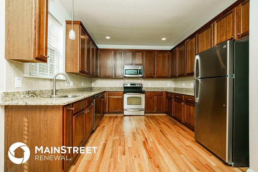 Building Photo - 165 Sutherland Dr