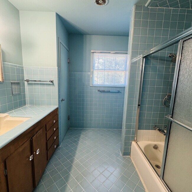 Building Photo - 735 Cuchia St
