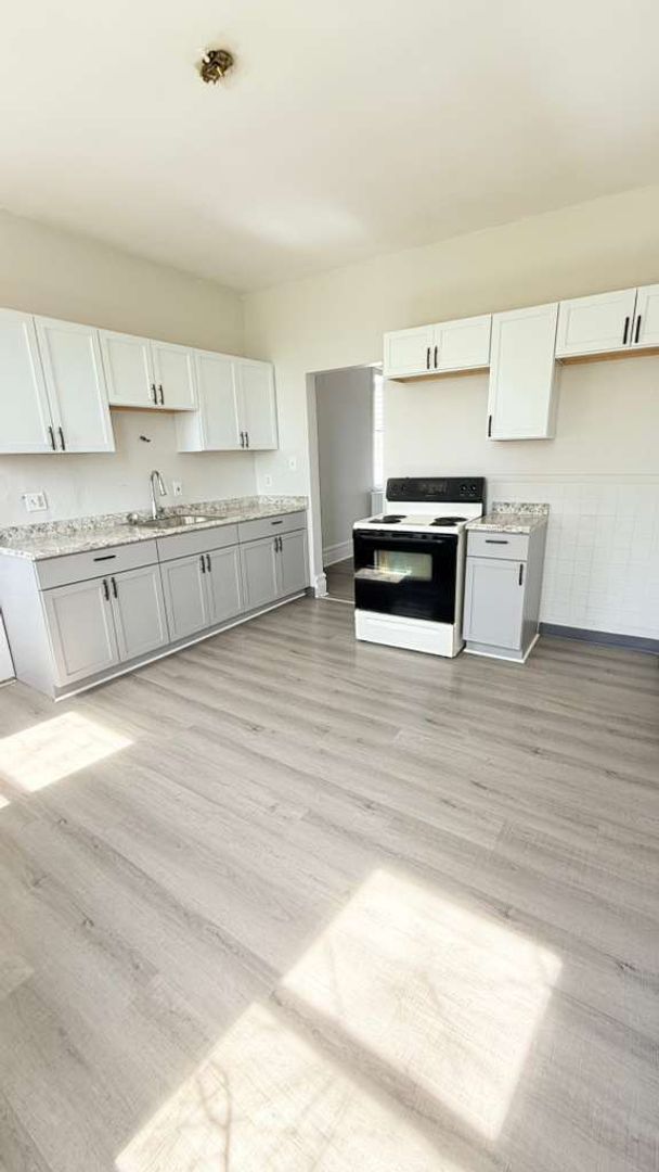 Building Photo - Spacious 4BR 1.5BA Single Family Home in Carrick